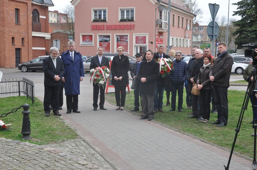 Obchody 6. rocznicy katastrofy smoleńskiej w Szczecinku [zdjęcia, wideo]