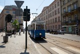 Kraków. Zabytkowe tramwaje i autobusy wyjechały na ulice miasta [ZDJĘCIA]