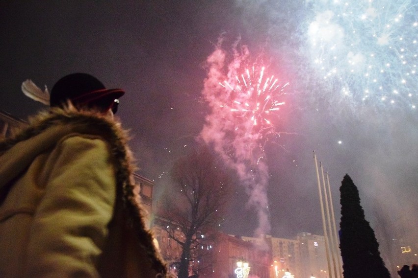 Sylwester w Bielsku-Białej z fajerwerkami na powitanie Nowego Roku 2019 ZDJĘCIA, WIDEO