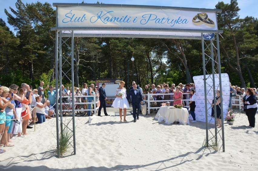 Ślub na plaży w Łebie. Pierwszy ślub w ramach projektu "Las...