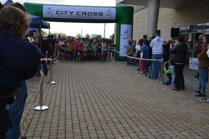 City Cross Częstochowa: 230 biegaczy na trasie miejskiego katorżnika [ZDJĘCIA]