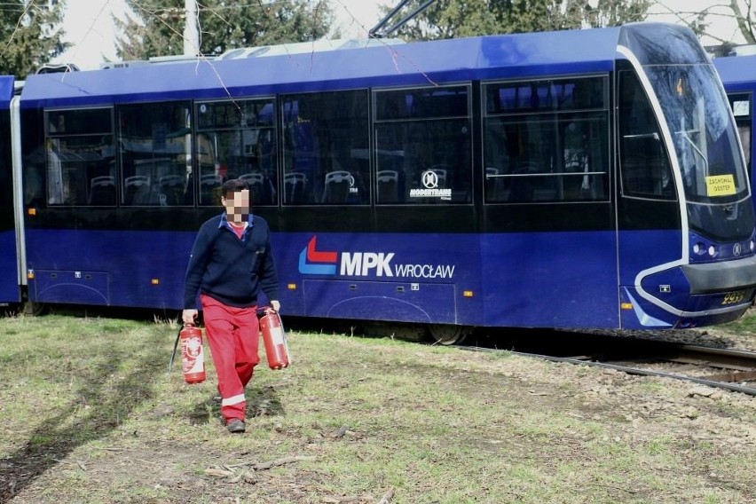 Wrocław: Dym w tramwaju. MPK pospiesznie wymienia gaśnice