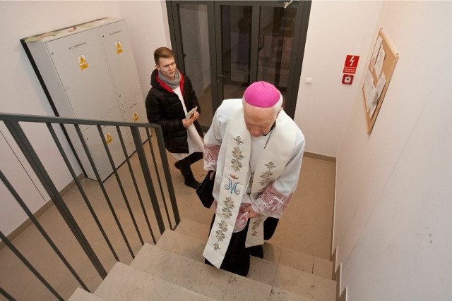 Biskup Andrzej Czaja zachęca do przyjęcia kolędowej wizyty duszpasterskiej.