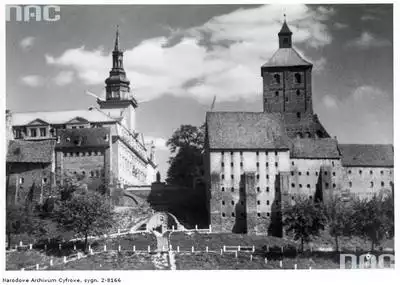 Czas na kolejną wirtualną podróż w przeszłość. Tym razem zabieramy Was do Grudziądza.Na zdjęciu: zabytkowe spichlerze i ratusz, 1939Ponad 180 tysięcy fotografii z Narodowego Archiwum Cyfrowego http://www.nac.gov.pl/