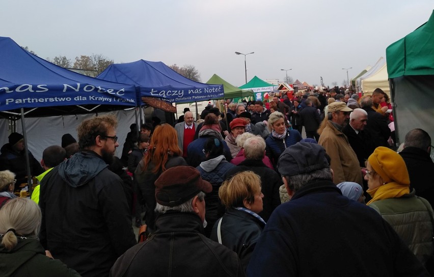 Pogoda sprzyja, więc mieszkańcy regionu licznie wybrali się...