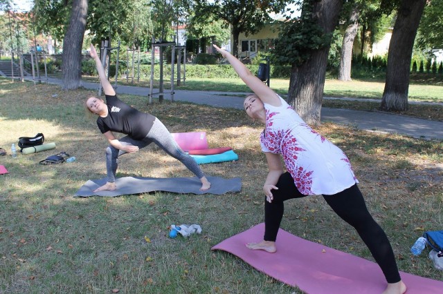 Jak ją ćwiczyć jogę  grupie mieszkanek Chełmna zaprezentowała Daria Ciesielska.