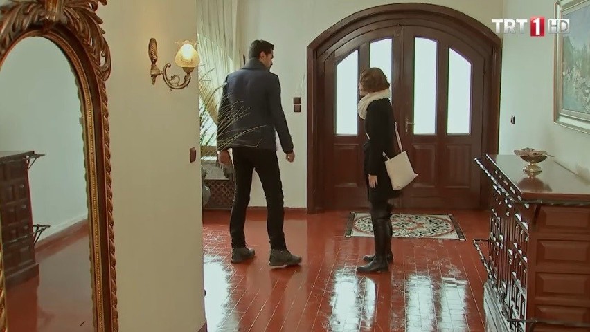"Więzień miłości" odcinek 189. Zehra, Ömer, Alev i Mert wyruszają w podróż. Dojdzie do wypadku? [STRESZCZENIE ODCINKA]