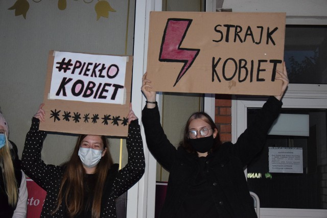Strajk kobiet w Sępólnie Krajeńskim przeciwko zaostrzeniu przepisów w sprawie aborcji