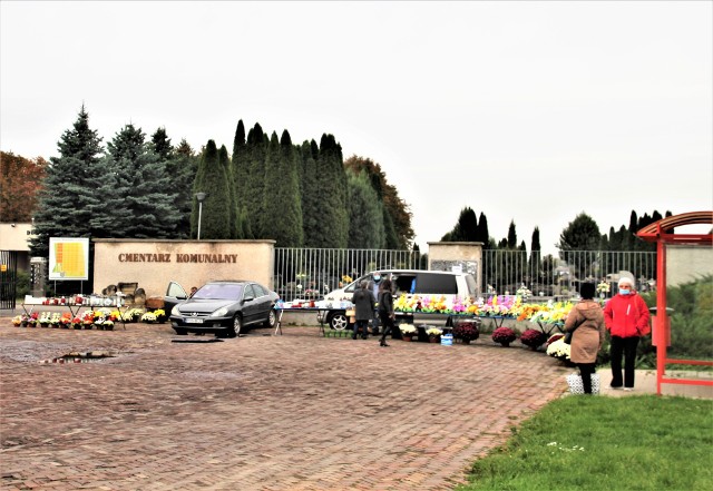 Parking obok cmentarza komunalnego w Zamościu