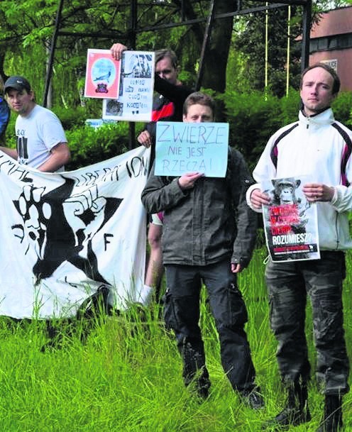 W minioną niedzielę jaworzniccy miłośnicy zwierząt protestowali w parku Podłęże przeciwko cyrkowi Miranda Orfei