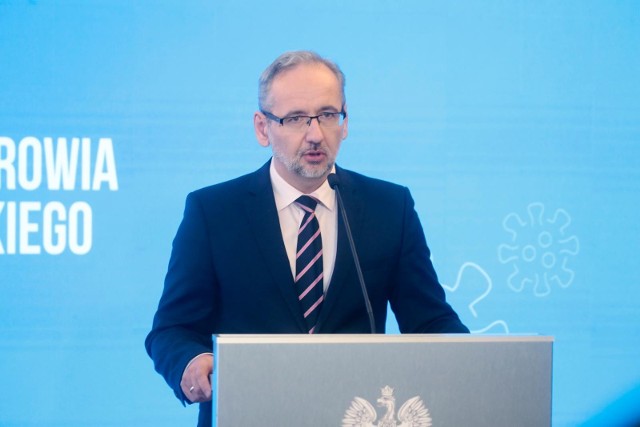 Minister zdrowia Adam Niedzielski podczas konferencji prasowej