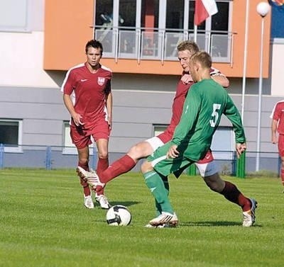 Małopolanie (w czerwonych strojach) podczas ubiegłorocznego turnieju na szczeblu europejskim - w meczu z Białorusinami Fot. Tomasz Bochenek