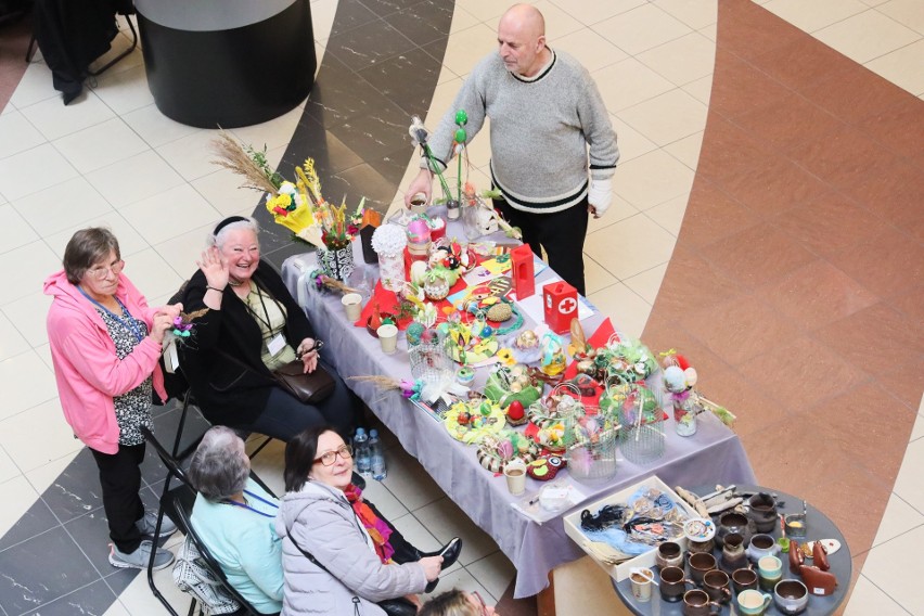 W Galerii Olimp czuć już święta. Kiermasz Wielkanocny jest okazją do wsparcia. Zobacz zdjęcia