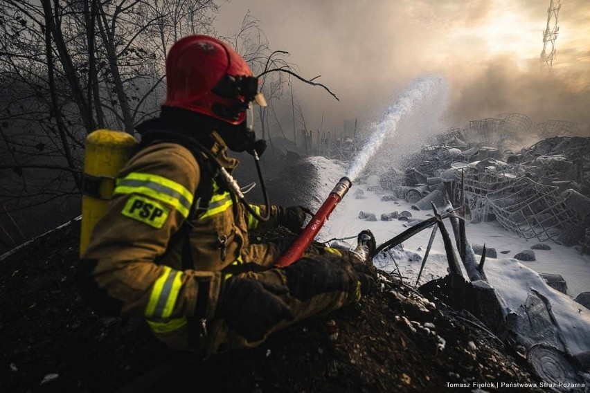 Tak wyglądał pożar w Siemianowicach Śląskich i dogaszanie...