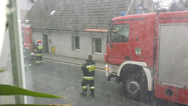 We wtorek, 23 stycznia rano na terenie pustostanu po starej mleczarni przy ul. Lisiej w Zielonej Górze doszło do niedużego pożaru śmieci. Straż pożarna szybko uporała się z zagrożeniem. Nikt nie ucierpiał w tym zdarzeniu. Zdjęcia z akcji otrzymaliśmy od Czytelnika.