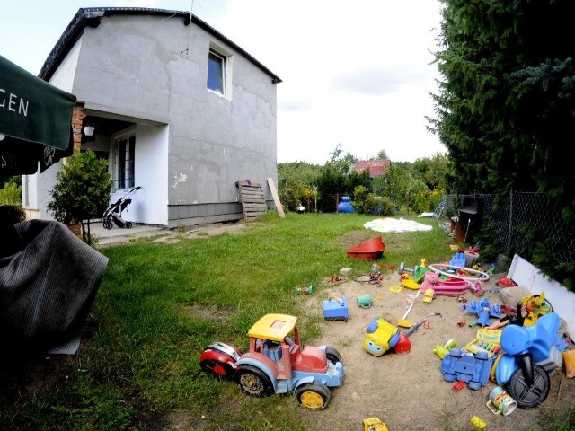 Domek na działce Moniki i jej dzieci jest od tygodnia pusty