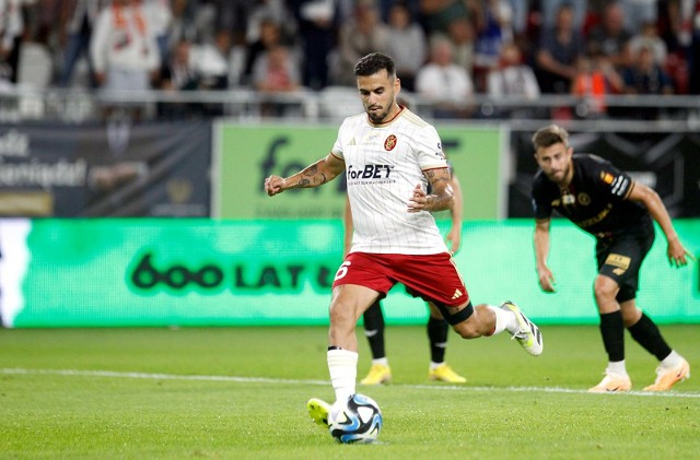 Dani Ramirez upadł na boisko w spotkaniu ŁKS - Lech Poznań. Hiszpan opuścił stadion w karetce.