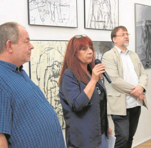 Joanna Warchoł na otwarciu wystawy głównej w Bunkrze Sztuki