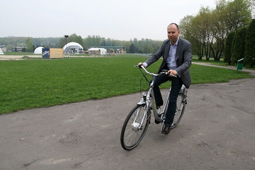 Prezes parku Arkadiusz Godlewski wylicza, że park otrzymuje...