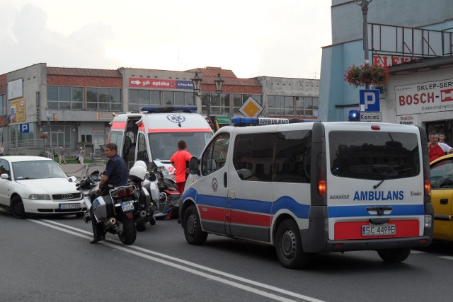 Zniszczeniu uległo wyposażenie ambulansu pogotowia ratunkowego