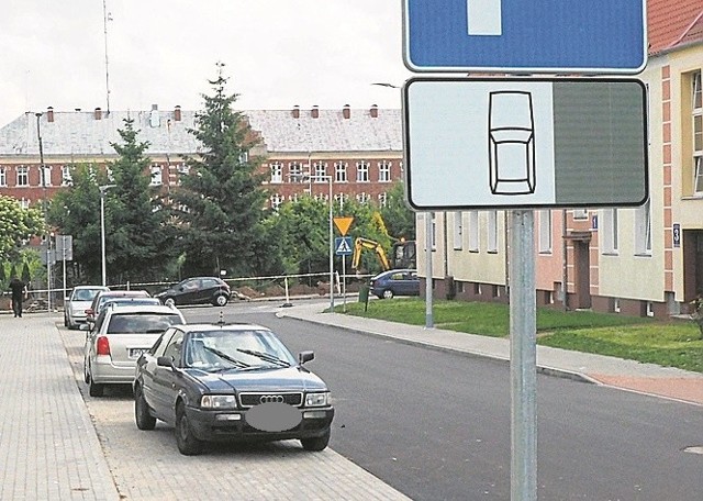 Byliśmy na miejscu - tym razem kierowcy parkowali zgodnie ze znakami.