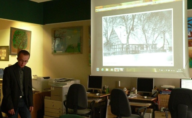 Uczeń z Kołczygłów prezentuje stworzoną przez siebie stronę internetową