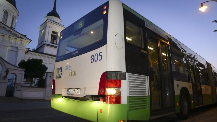 Wypadek autobusu na Białówny. Seat uderzył w mana (zdjęcia, wideo)