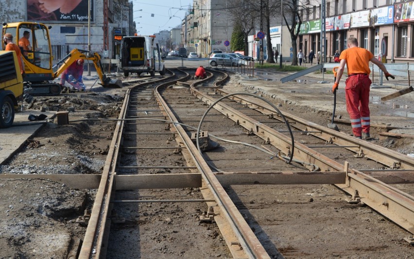 Nowe utrudnienia na skrzyżowaniu ulic Przybyszewskiego i Kilińskiego. Zmiany organizacji ruchu! ZDJĘCIA