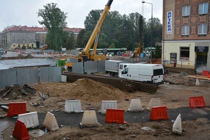 - W tej chwili rozpoczęta jest budowa dwóch wejść od strony...