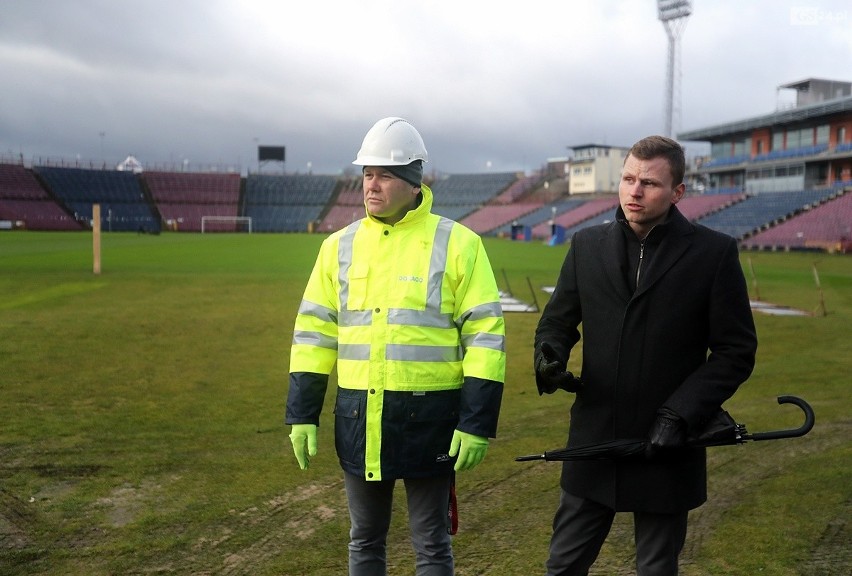 Ruszył demontaż siedzisk na starym stadionie przy ul. Twardowskiego. Trwają prace rozbiórkowe na "Paprikanie"