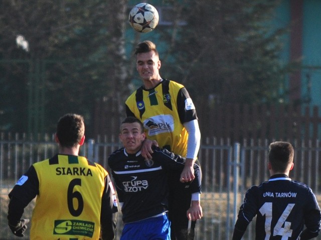 Piłkarze Siarki Tarnobrzeg wygrali sparingowy mecz z Unią Tarnów.