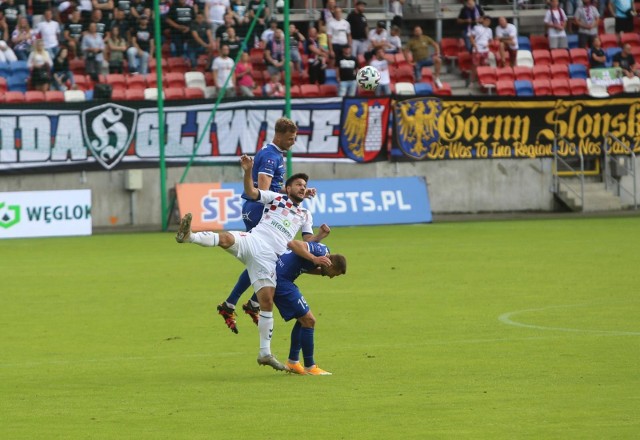 Jesus Jimenez w polskiej Ekstraklasie strzelił do tej pory 20 bramek, w tym trzy w meczu z Podbeskidziem  Zobacz kolejne zdjęcia. Przesuwaj zdjęcia w prawo - naciśnij strzałkę lub przycisk NASTĘPNE