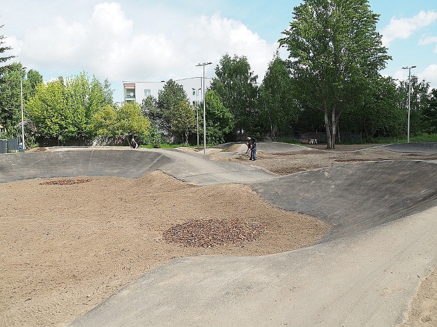 Pumptrack to kolejna atrakcja, o którą wzbogacił się łódzki park. ZDJĘCIA