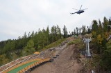 Zakopane. Śmigłowiec pomagał w budowie wyciągu w kompleksie Średniej Krokwi. Mamy zdjęcia