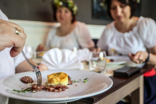 24.05.2023 gdansk.   restauracja winne grono.  pierwsza w polsce restauracja z certyfikatem panstwowego instytutu zootechniki.  warsztaty gastronomiczne "poznaj smak produktu rodzimego".    fot. karolina misztal / polska press/dziennik baltycki