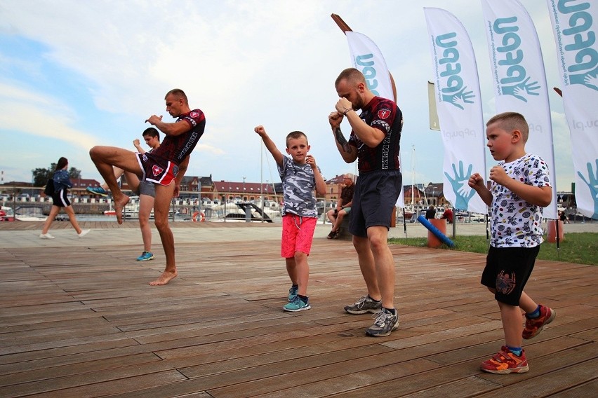 Salsa, capoeira, warsztaty śmiechu, czy joga bezpłatnie w tym tygdoniu na bulwarach w Szczecinie 