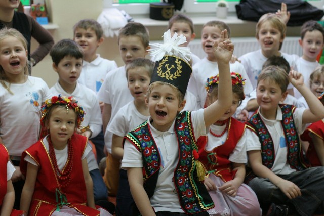 Barbórka w przedszkolu to też śląska tradycja. Tutaj rok 2007Zobacz kolejne zdjęcia. Przesuwaj zdjęcia w prawo - naciśnij strzałkę lub przycisk NASTĘPNE