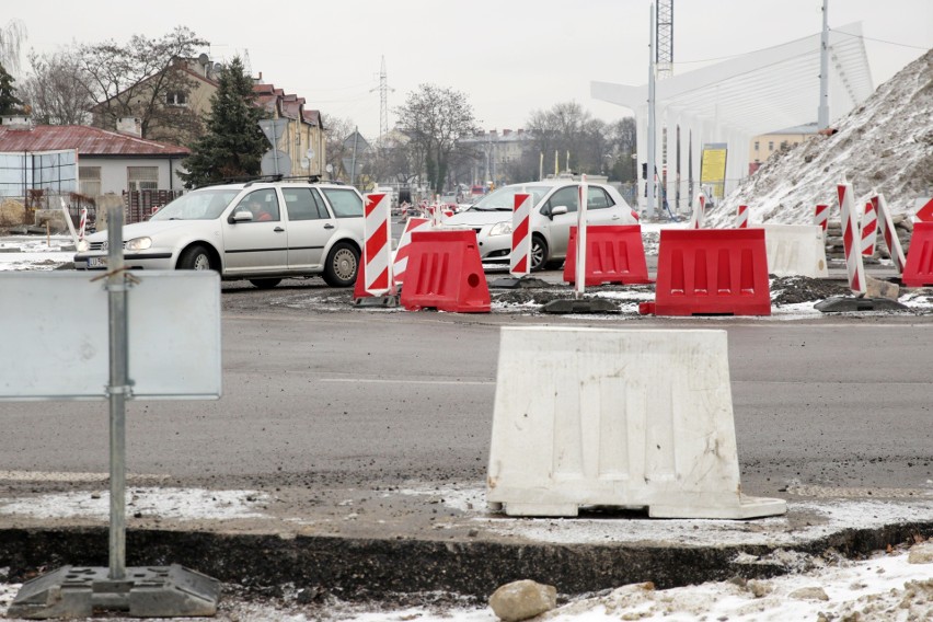 Z końcem stycznia powinny zniknąć utrudnienia w ruchu przy dworcu PKP. Niemal pewne, że ten scenariusz się nie sprawdzi