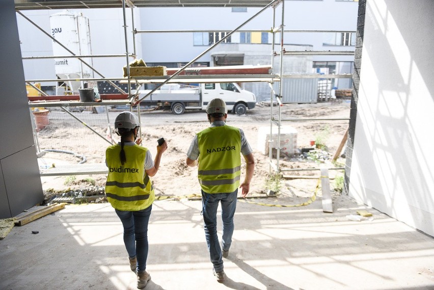 Nowy szpital na Bielanach od środka. Budowa opóźniona. Kiedy otwarcie? 