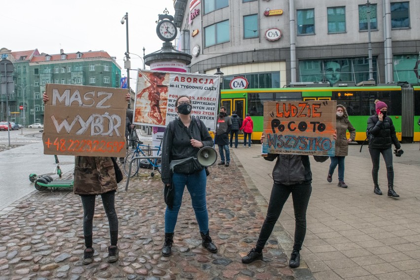 W sobotę w południe na ul. Półwiejskiej znów zrobiło się...