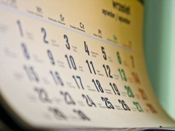 Do 2010 roku każde święto, o ile nie wypadało w niedzielę, jak np. Święto Trzech Króli 2013, obniżało wymiar czasu pracy o 8 godzin.