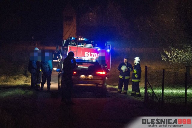 Interwencja służb ratunkowych w Miłowicach. W szambie odkryto zwłoki mężczyzny