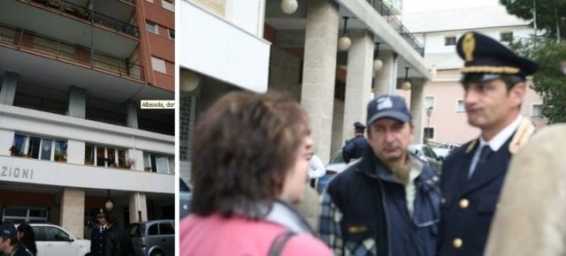Włoski policjant w rozmowie z sąsiadami zamordowanej, przed blokiem w którym znaleziono martwą Polkę.