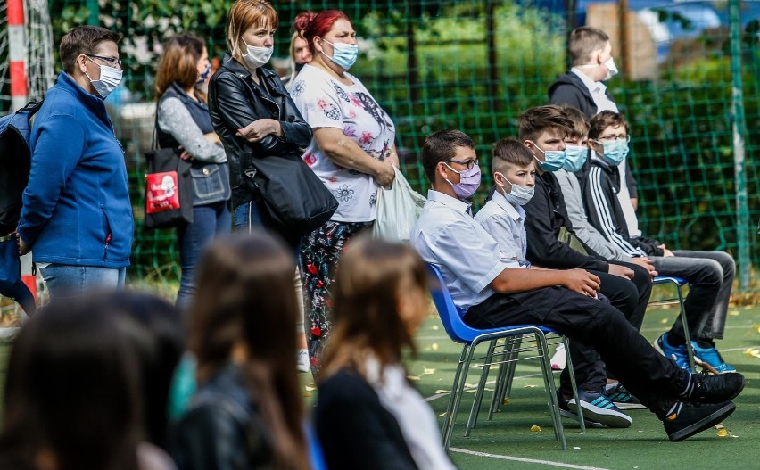 Kiedy starsi uczniowie wrócą do szkół? Oto co mówią przedstawiciele ministerstwa edukacji