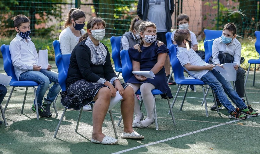 Kiedy starsi uczniowie wrócą do szkół? Oto co mówią przedstawiciele ministerstwa edukacji