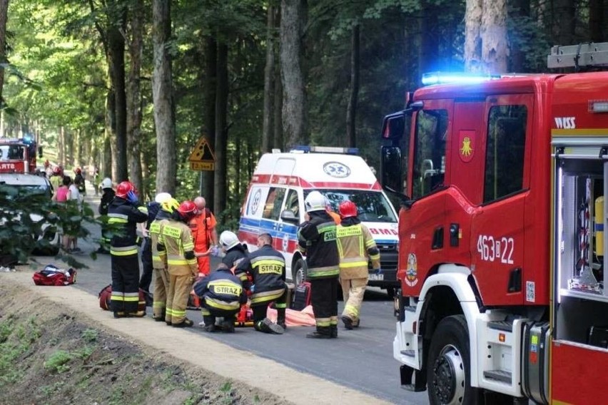 Groźny wypadek w Karłowie na Dolnym Śląsku. Po rannych przyleciał helikopter LPR