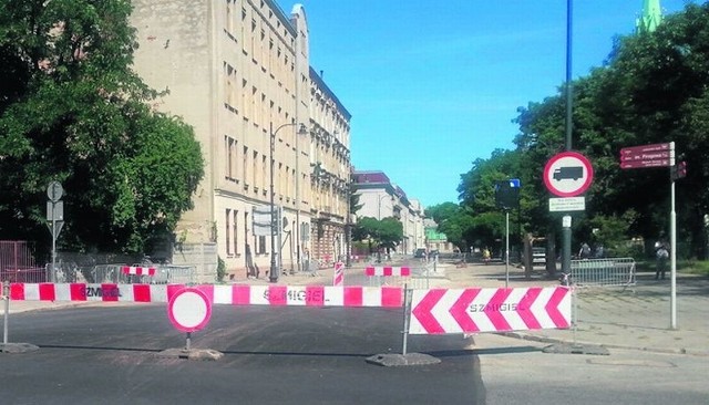 Ul. Skorupki (od ul. Wólczańskiej do ul. S. Kostki) została  zamknięta dla ruchu kołowego.