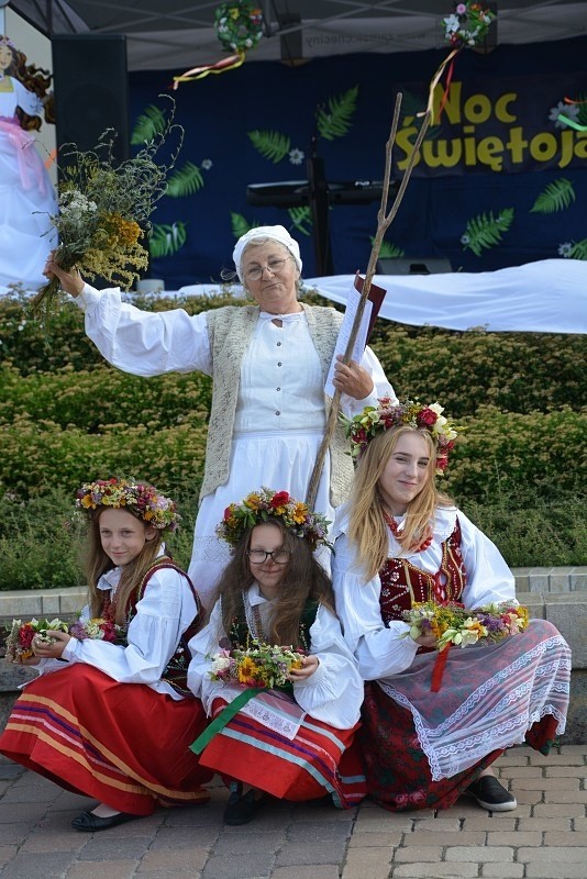 Noc Świętojańska w Chęcinach. Zobacz zdjęcia z zabawy na Rynku