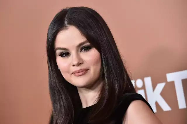 Selena Gomez zyskała na popularności dzięki swojemu talentowi muzycznemu i grze aktorskiej. Jest gwiazdą młodego pokolenia, która wyznacza trendy.