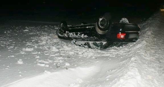 Kierująca audi z urazem kręgosłupa została przewieziona do szpitala w Suwałkach, tam również trafiła jej córeczka.